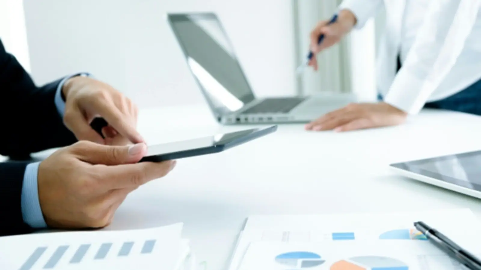 Why More Businesses Are Turning to Modern IT Solutions Business team collaborating with outsourced IT support provider