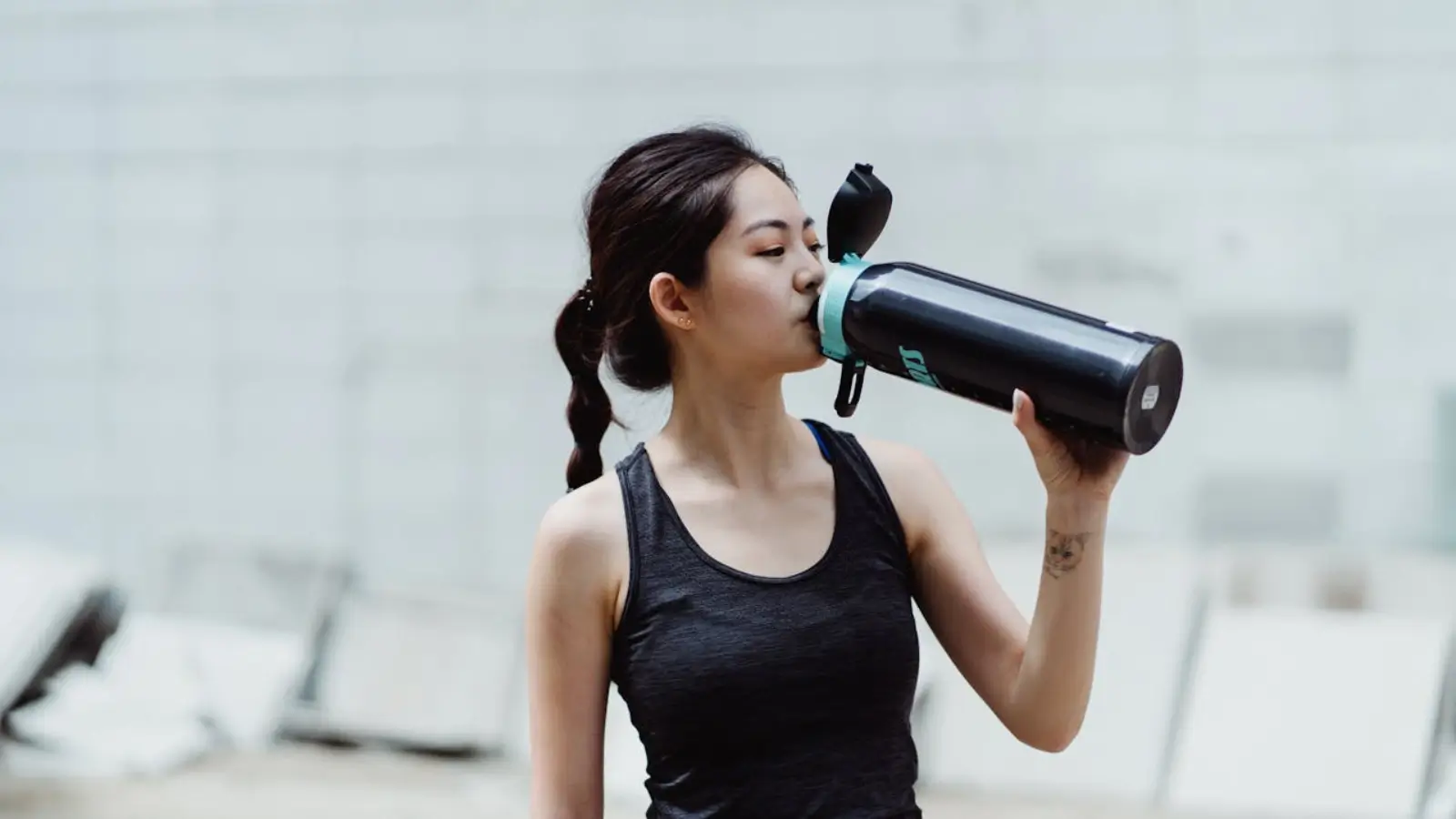 5 Daily Habits That Help Sustain Fat Loss With Compounded Semaglutide Healthy lifestyle essentials supporting compounded semaglutide weight loss: meal prep, water bottle, and workout gear