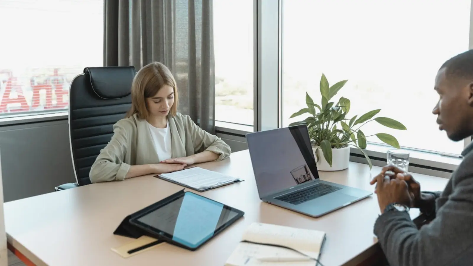 HR team using technical interview as a service platform to assess coding candidates