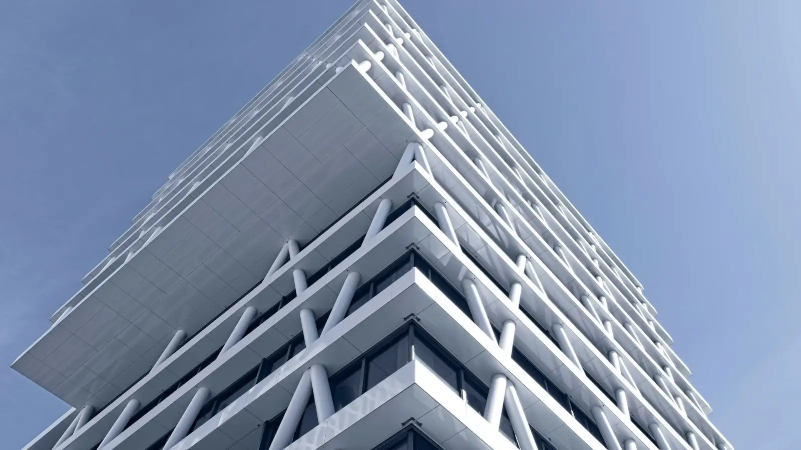 Modern Approaches to Managing and Maintaining Commercial Buildings Modern commercial building with integrated smart technology and sustainable design