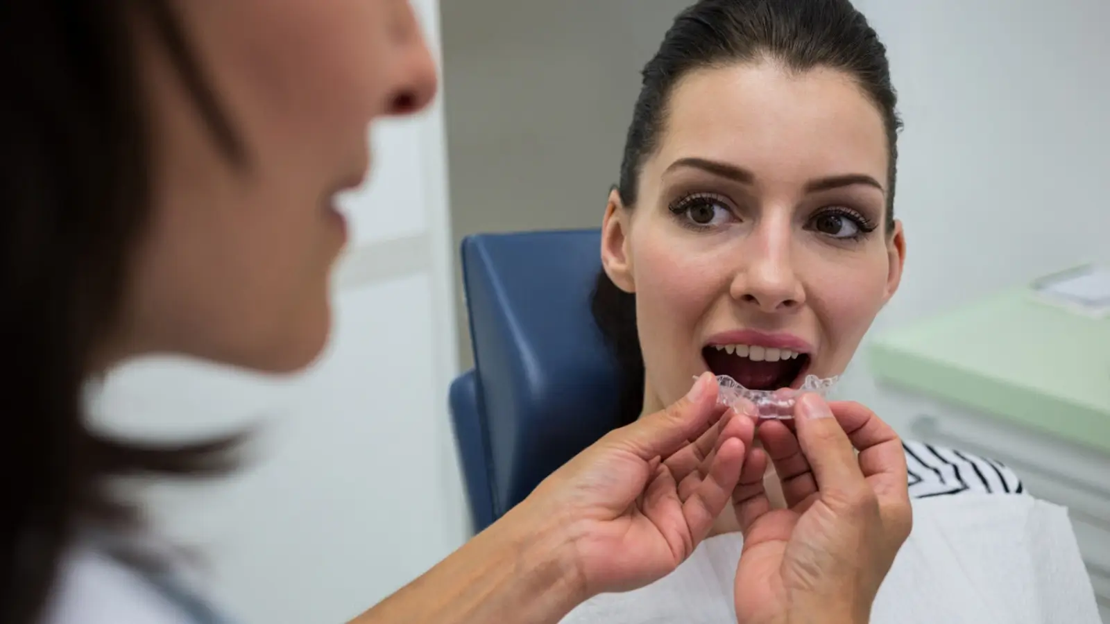Why Choosing the Best Orthodontist in Melbourne Makes All the Difference Orthodontist fitting clear aligners on a smiling patient in a Melbourne dental clinic