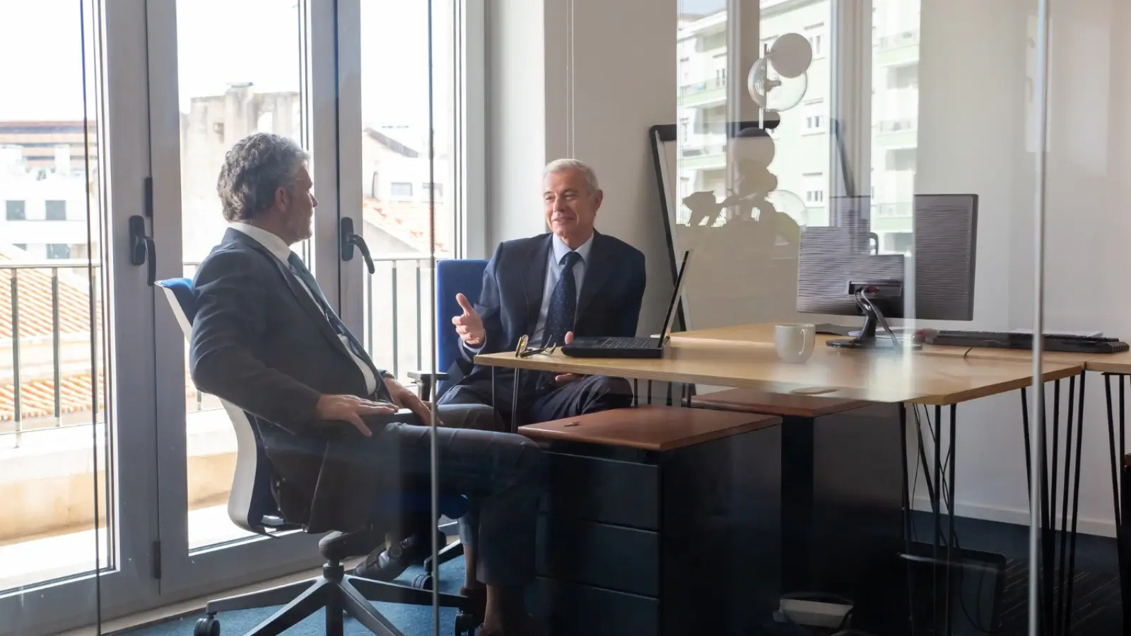 How High-Net-Worth Individuals Choose the Right Private Bank Private banker consulting a high-net-worth client in a modern financial office