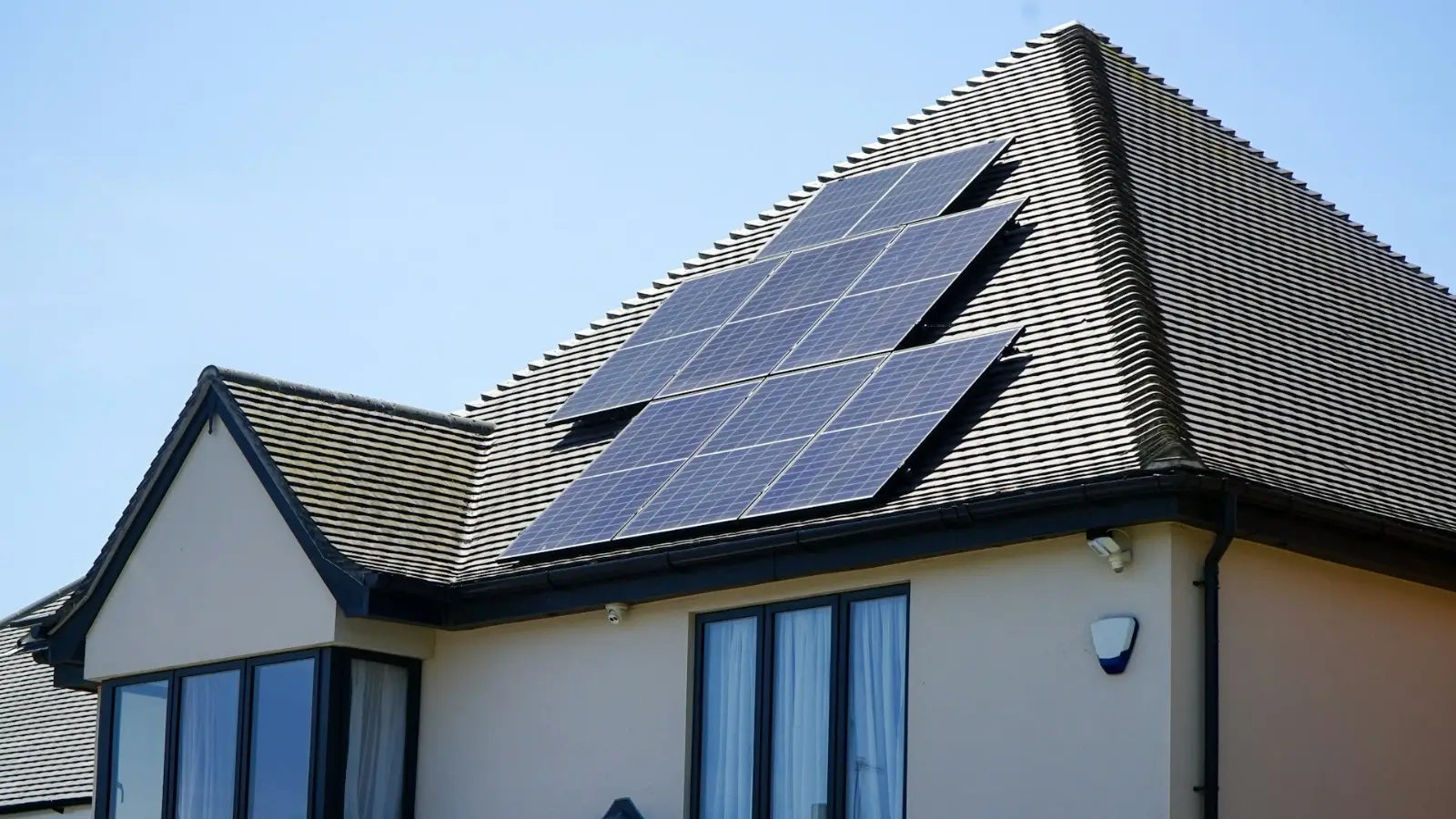 Is Solar a Good Investment in Middle Tennessee? Residential solar panels installed on a rooftop in Middle Tennessee