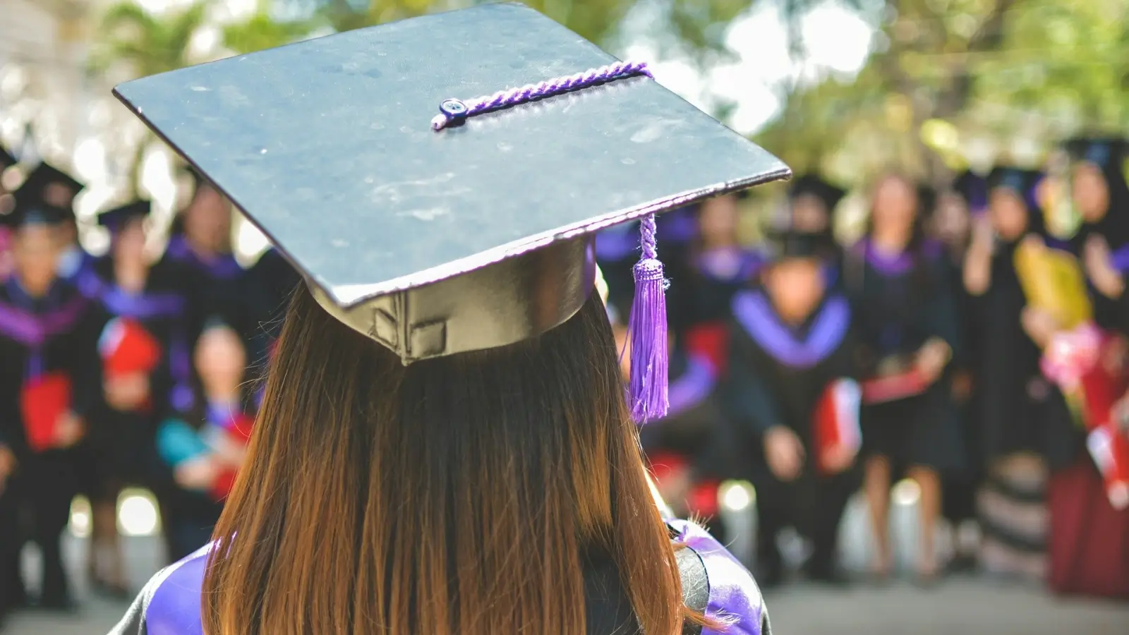 Is a Business Degree Still Worth It in 2025? Here’s the Real Answer Student exploring business degree options online in 2025