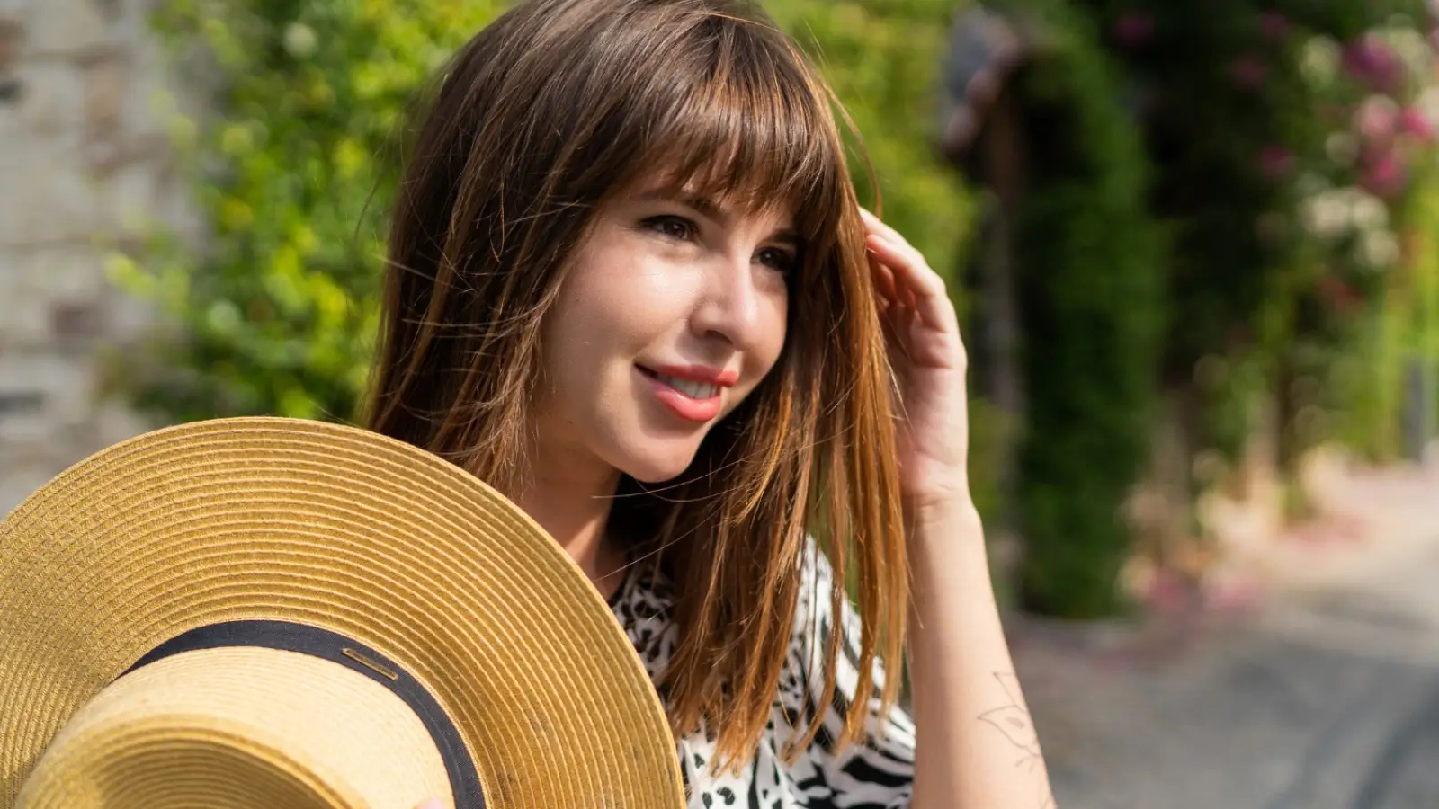 Woman wearing a breathable lace wig in summer with sleek bob style