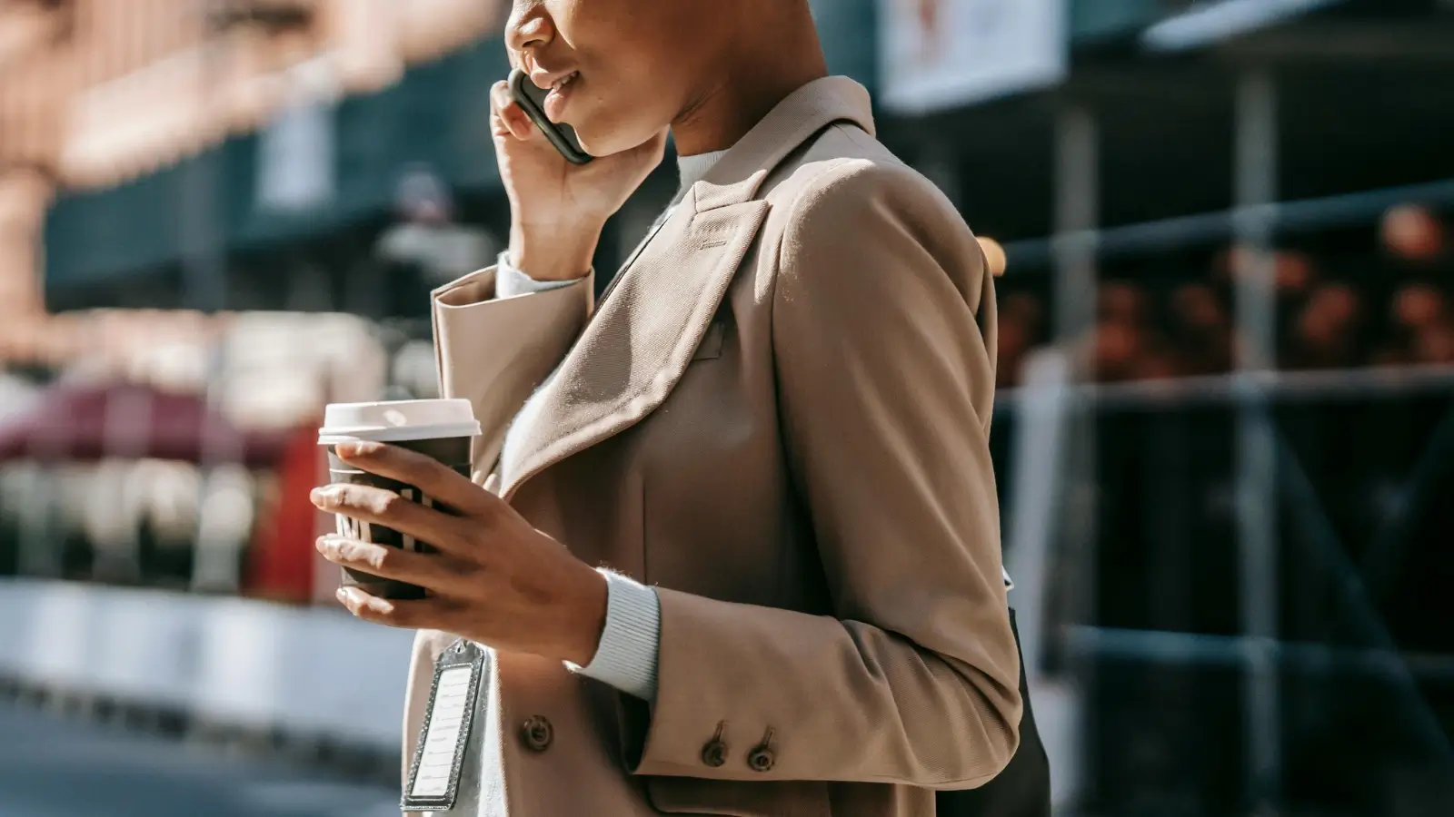 AI chatbot and human agent collaborating on customer service through a digital dashboard