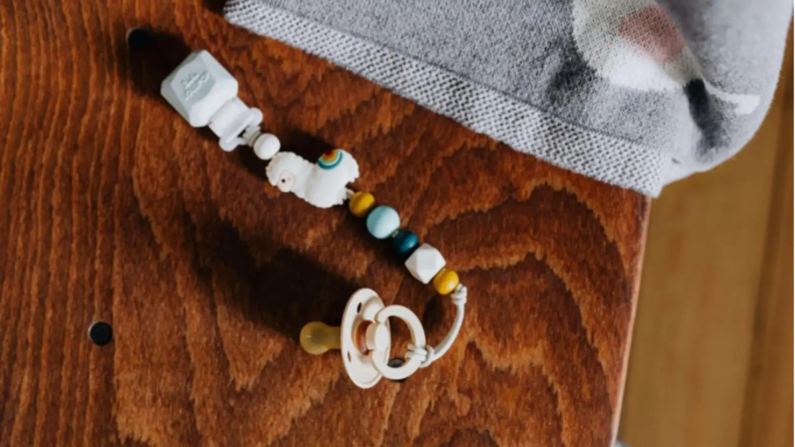 Bulk pacifiers for daycare and baby product businesses