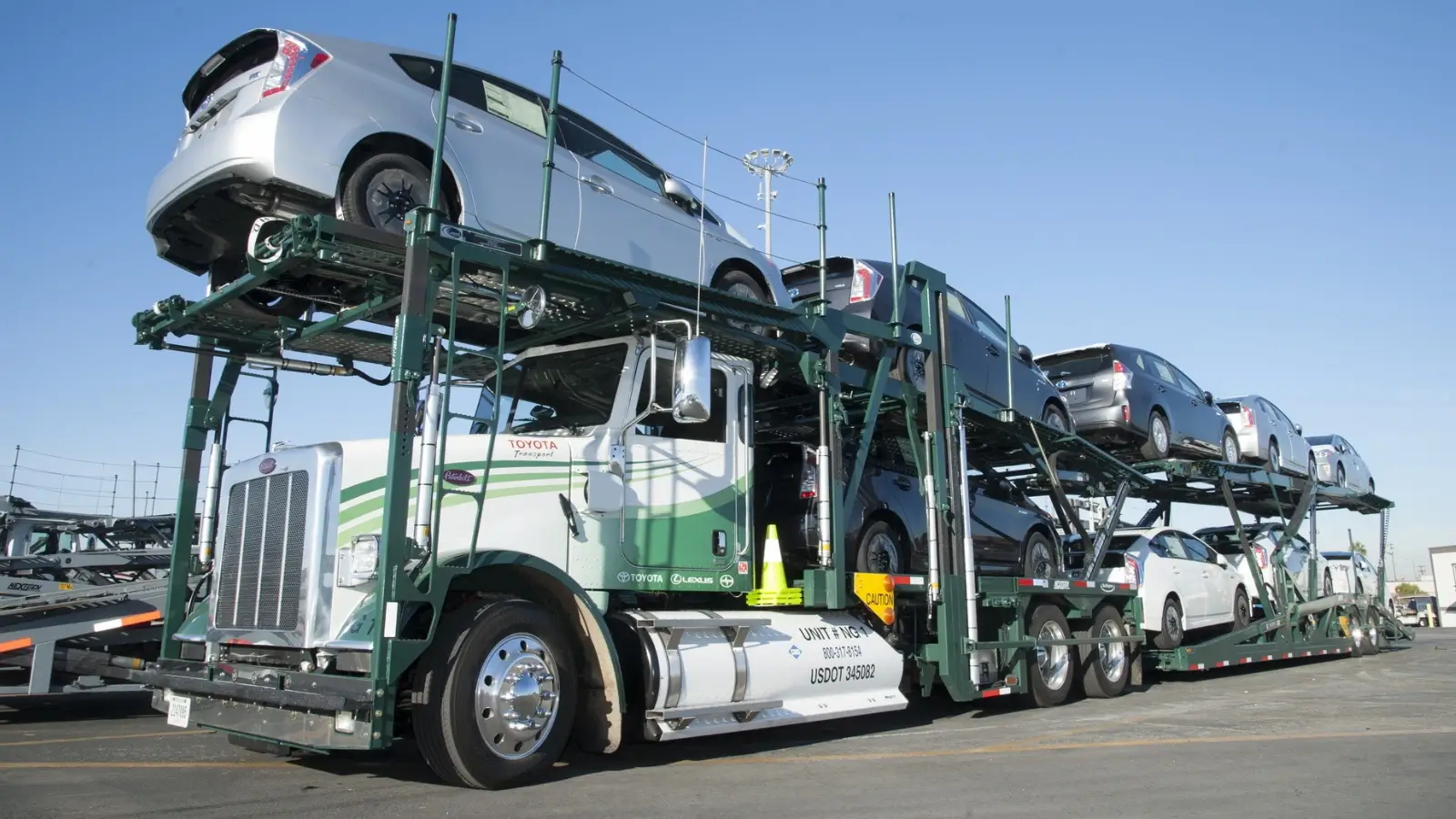 Car hauler truck loaded with vehicles on a highway representing 2025 freight trends