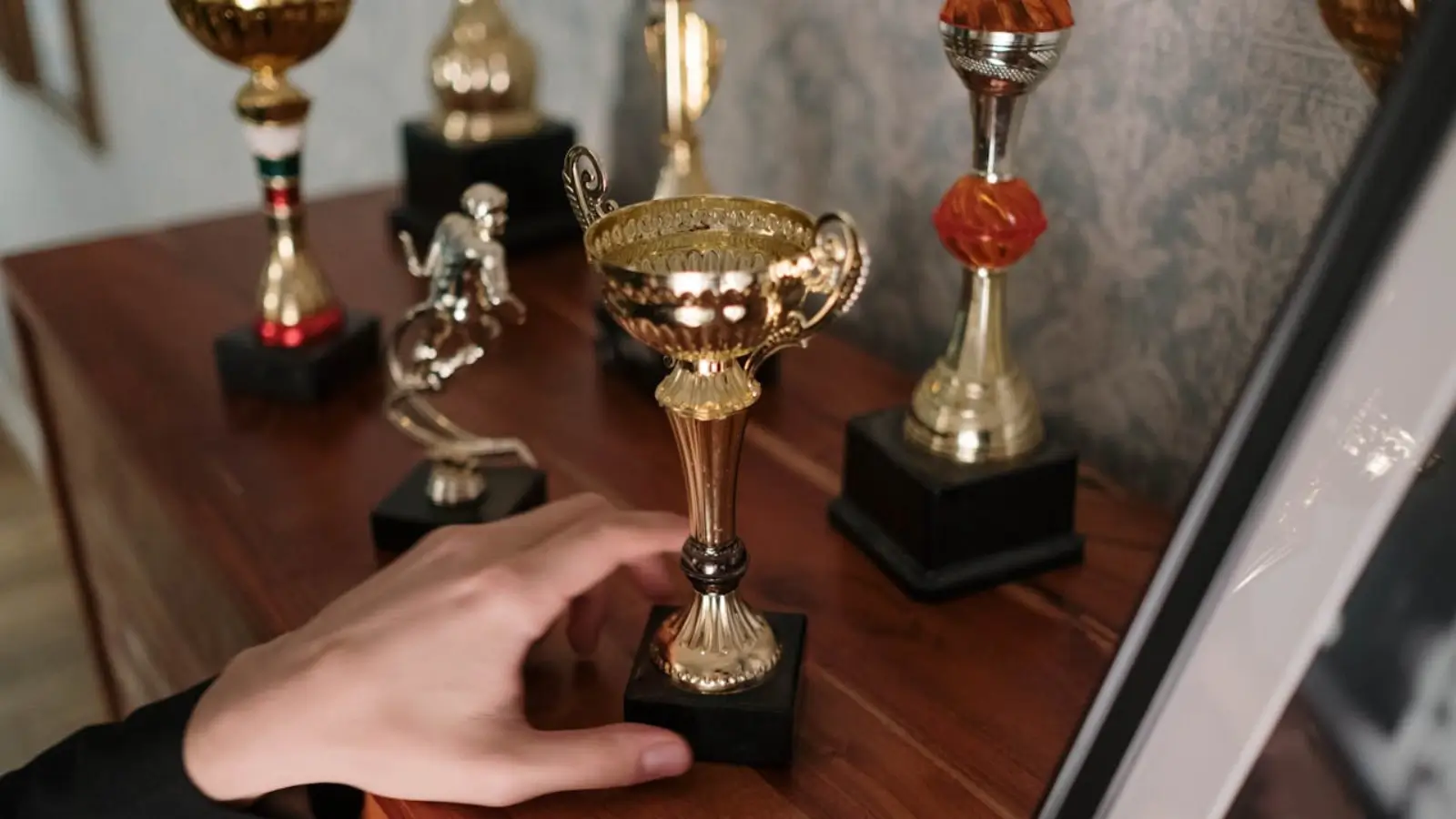 Chicago trophy shop showcasing crystal, acrylic, and sports awards in a showroom