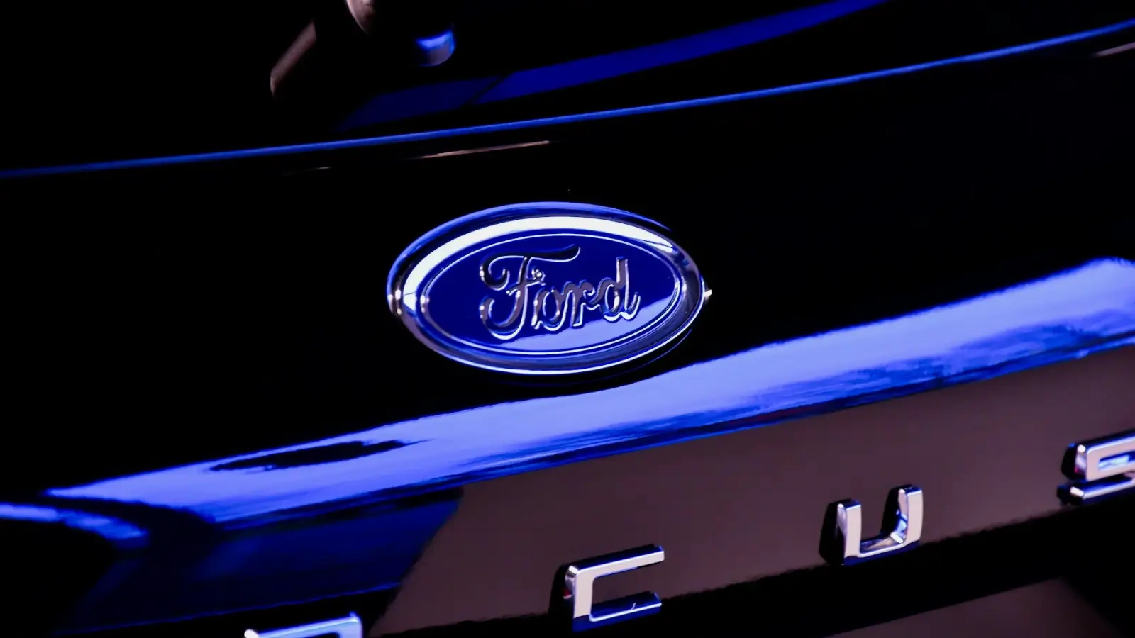 Future Ford electric vehicle model showcasing autonomous and connected technology