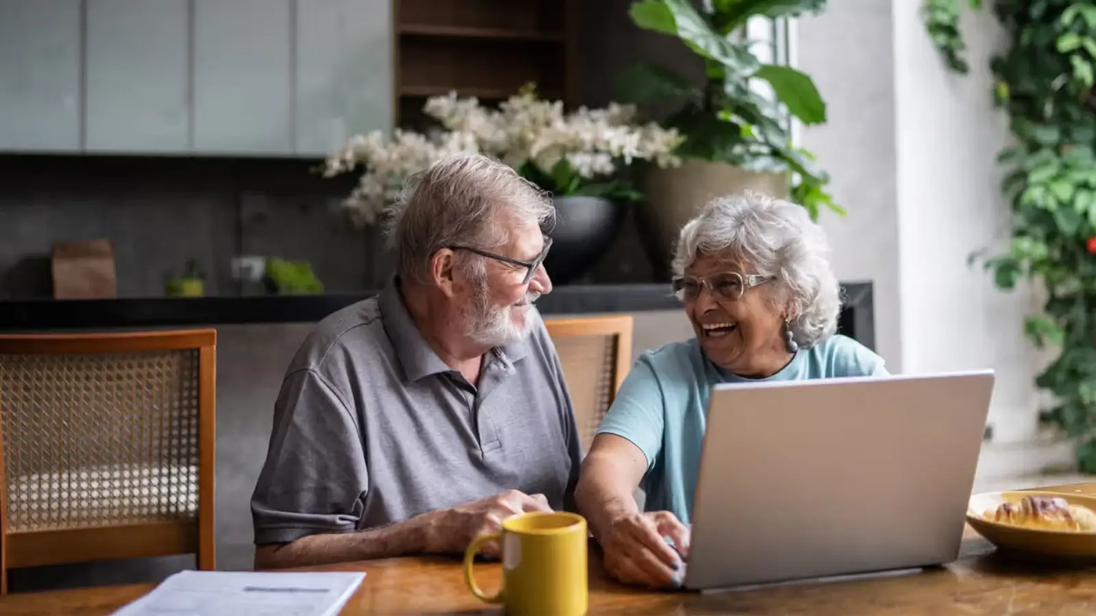 Senior couple reviewing Medicare plans with a local advisor in Ohio