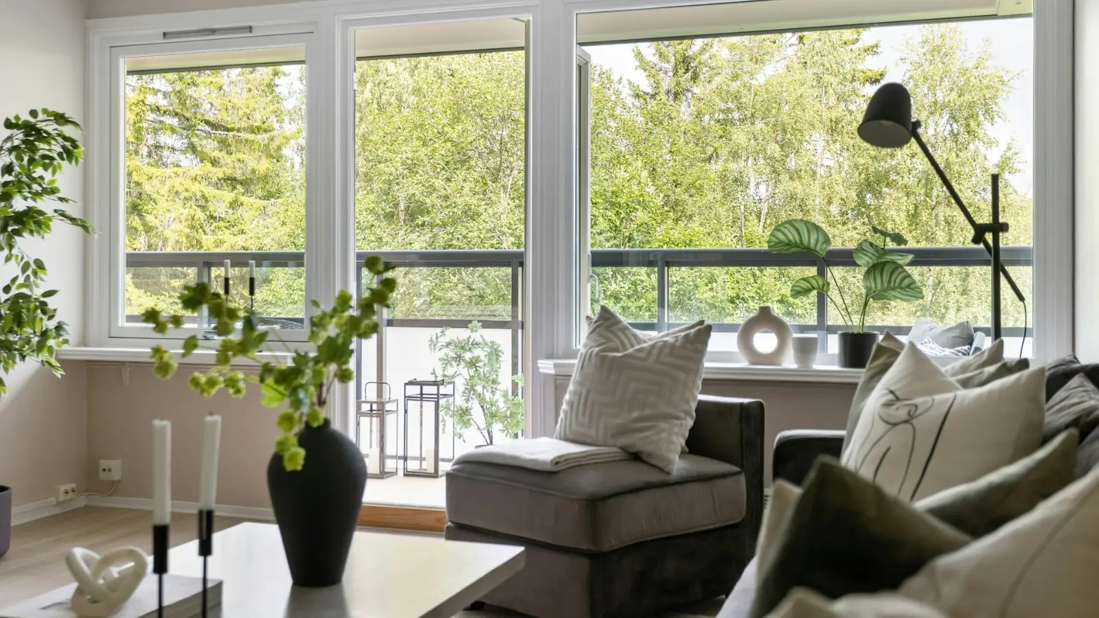 Windows That Look Good and Work Hard Modern home with energy-efficient, stylish window installations