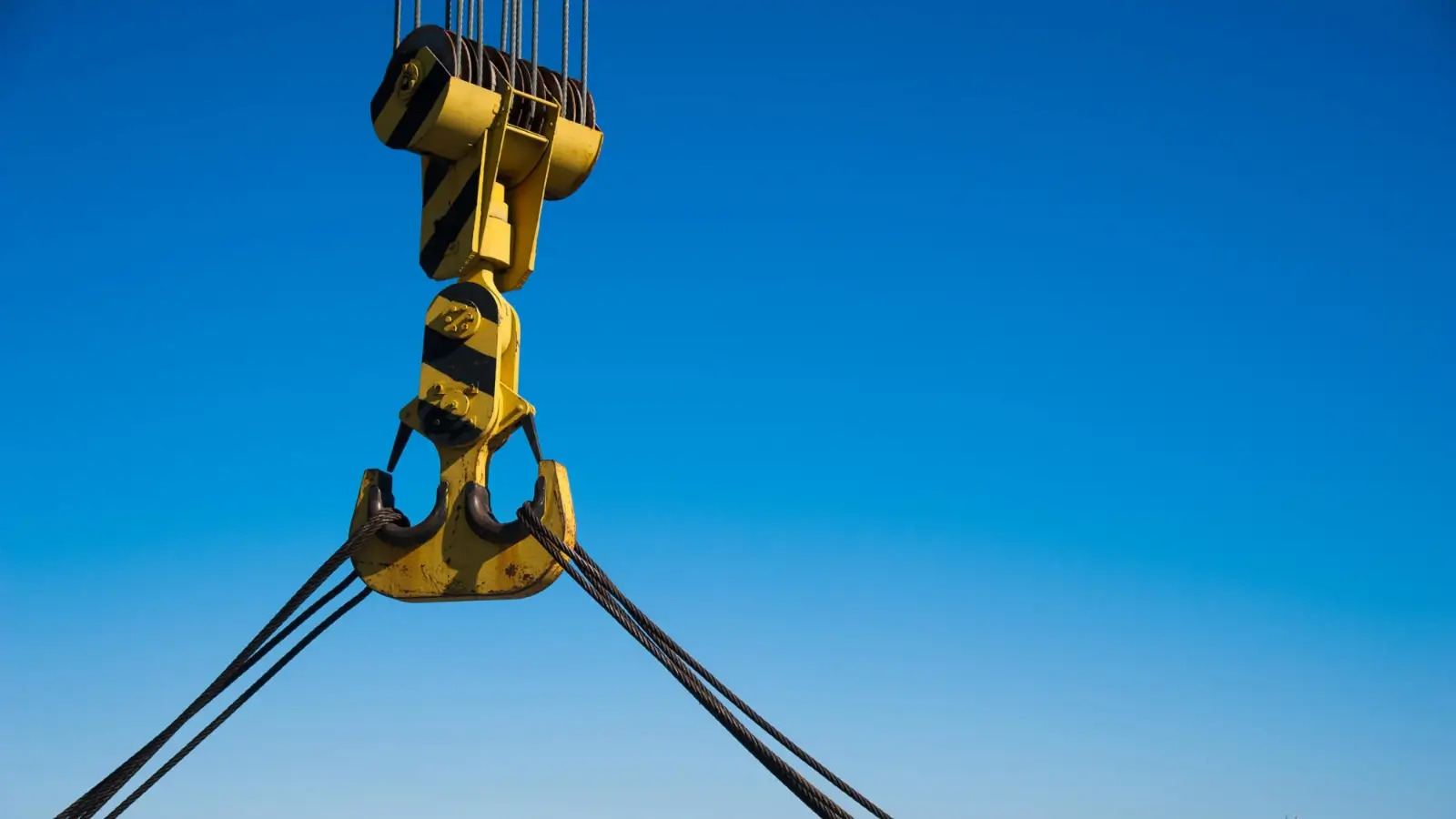 Heavy-duty rigging gear used for industrial lifting on construction site