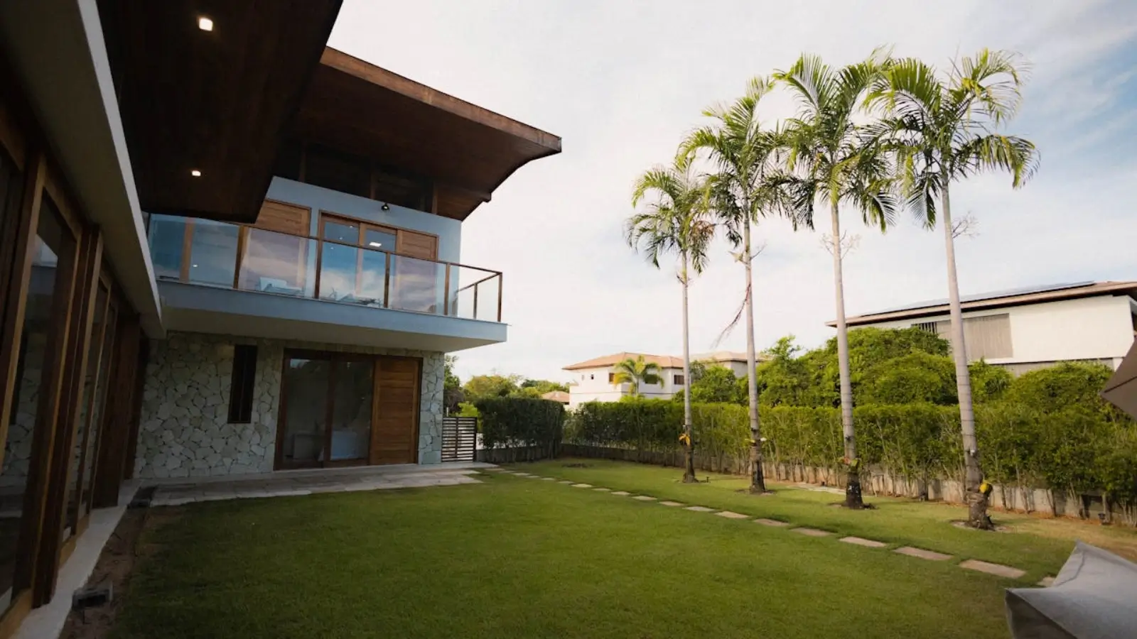 Modern house built in Thailand with tropical materials and lush surroundings