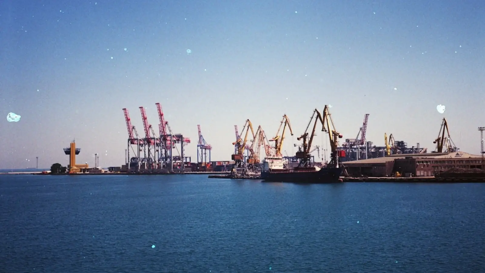 Global e-commerce strategy with international shipping, payments, and localization