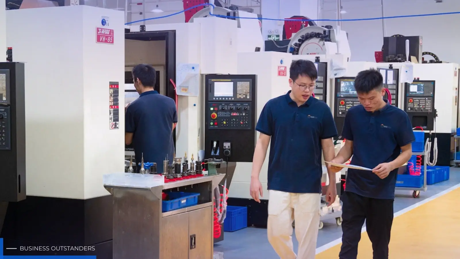 Side-by-side comparison of Xometry and WayKen CNC manufacturing platforms showing quoting and precision capabilities