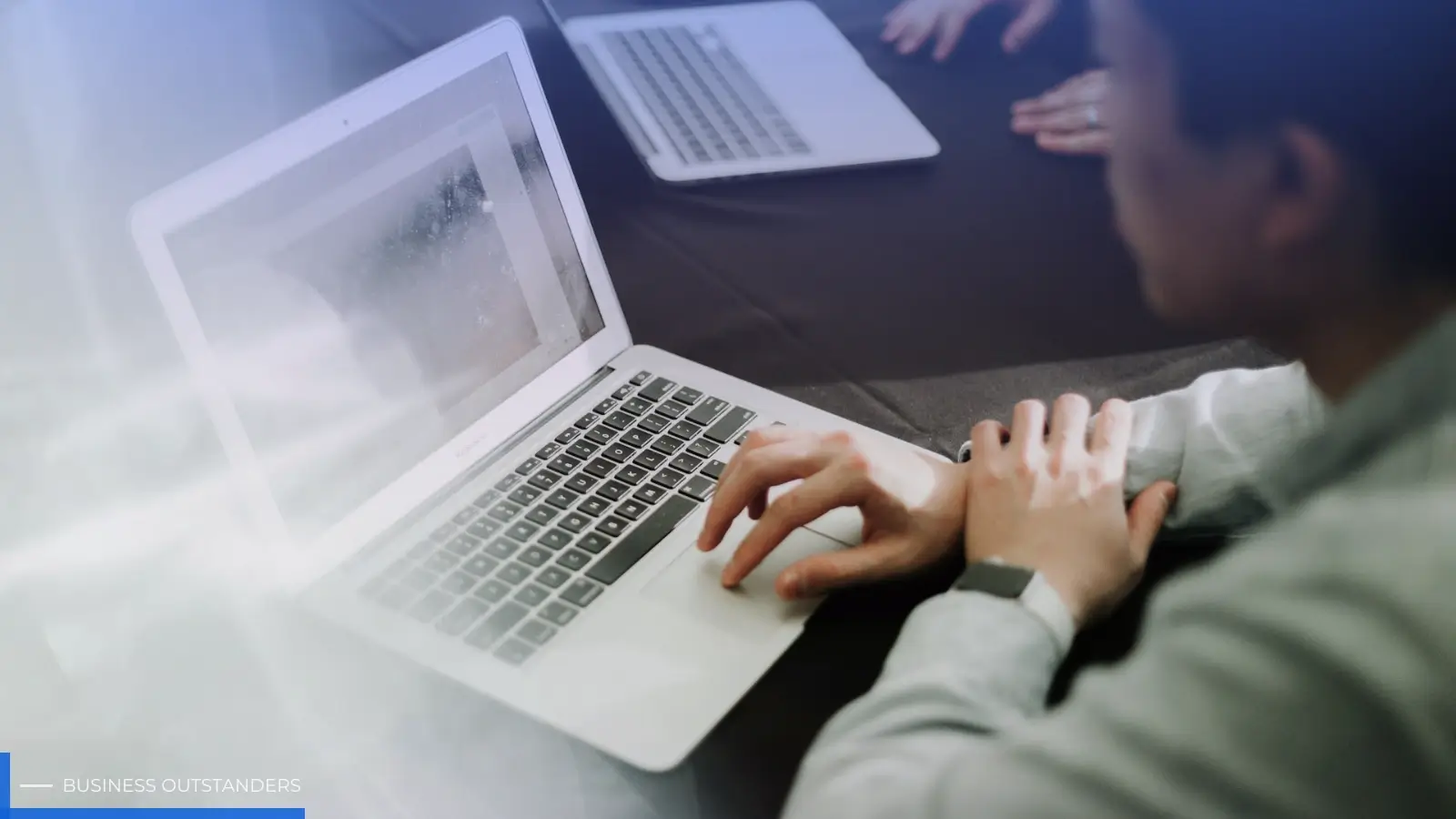 IT consultant reviewing Microsoft 365 Teams and SharePoint sprawl on a laptop dashboard